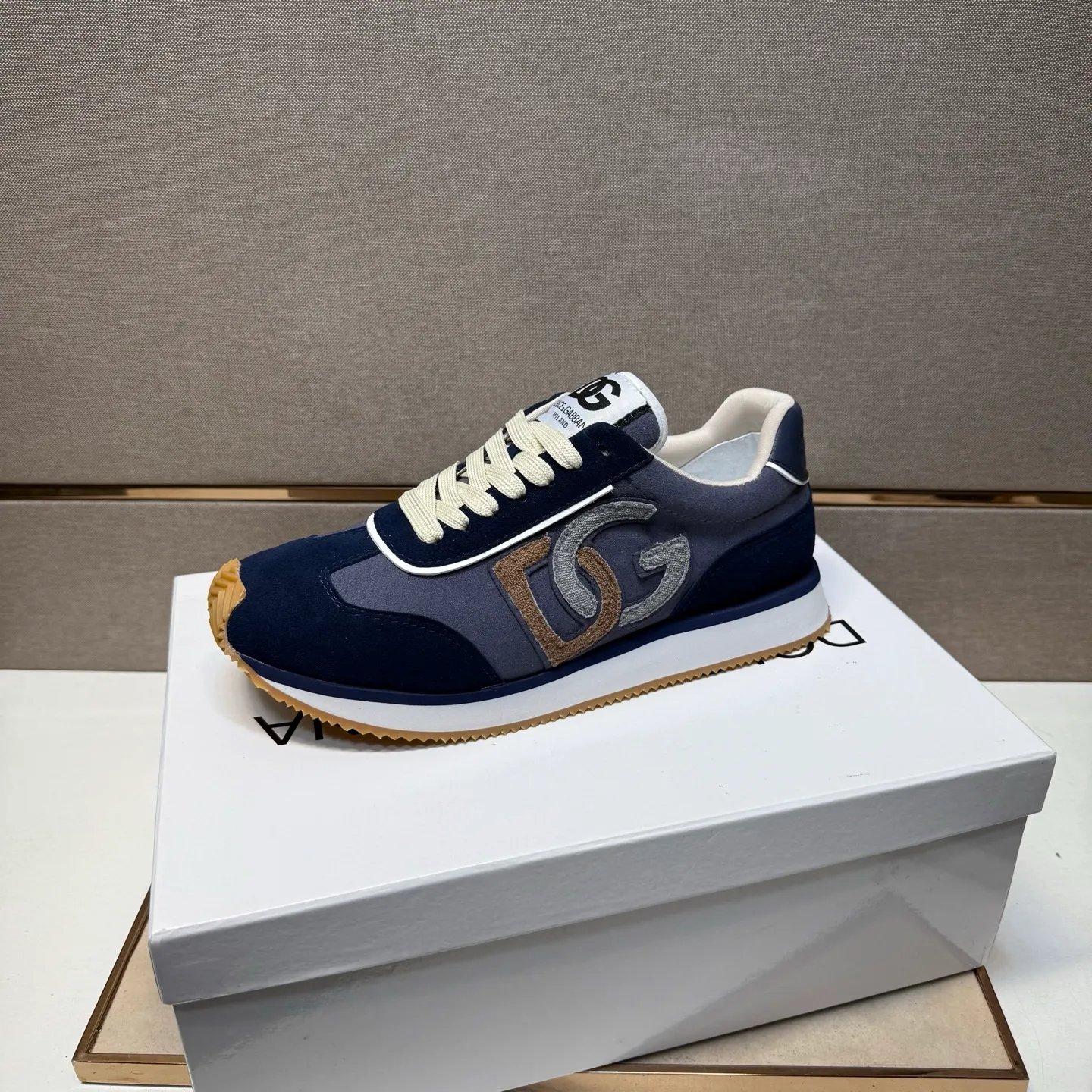 ⬛️Men's shoes💰p462 【DG～】Couple casual shoes 2025z cabinet sales simultaneously 🔶Size: 36-44#️⃣ 🔷1 color🔜The upper is made of multi-material splicing ➕Genuine leather lining, comfortable and breathable, sole: original comfortable and wear-resistant outsole, ⚠️real thing📱photographed🎬real thing is better📢📢📢